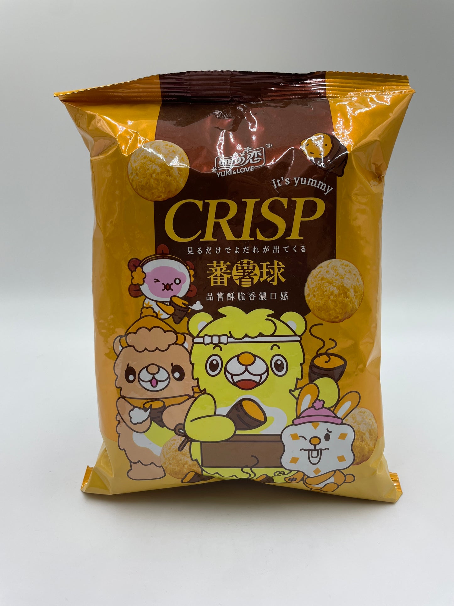 Korn- og sød kartoffelcracker fra YUKI & LOVE, sprøde snacks med naturlige ingredienser, vist i pakken.