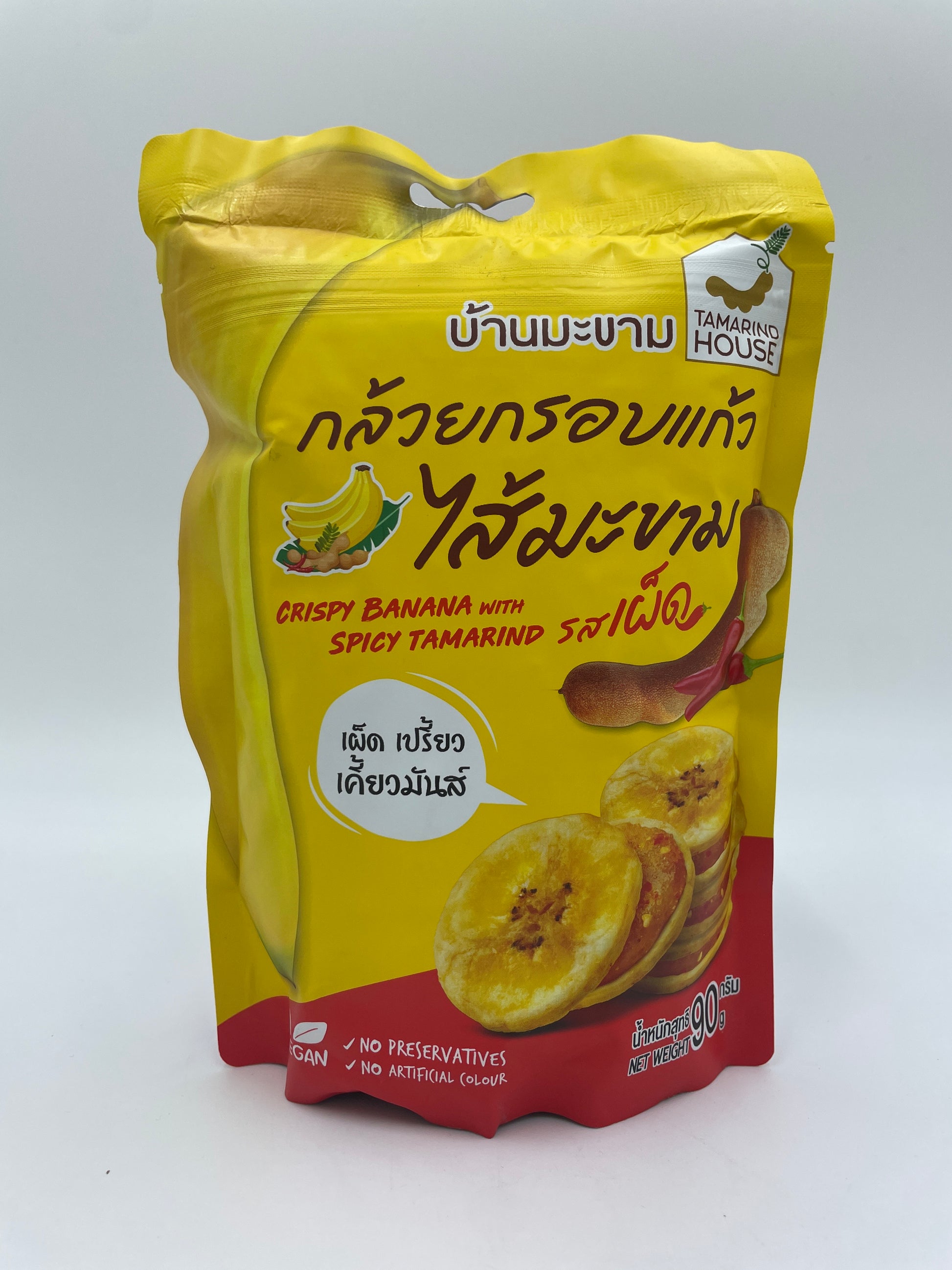 Sprød banansnack med krydret tamarind fra TAMARIND HOUSE, viser sprød bananstykke dækket af krydret tamarind.