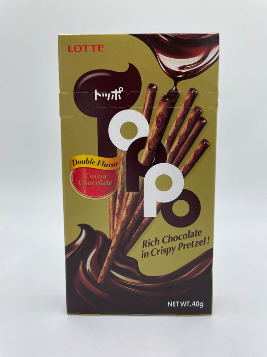 Chokolade- og krydret pretzelsnack fra LOTTE, Toppo Rich Cocoa med sprød pretzel og chokoladeovertræk, vises i billedet.