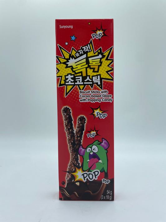 Chokoladebelagte kiks med poppende slik fra SUNYOUNG, sprøde snack med kakaoglasur og poppende elementer.