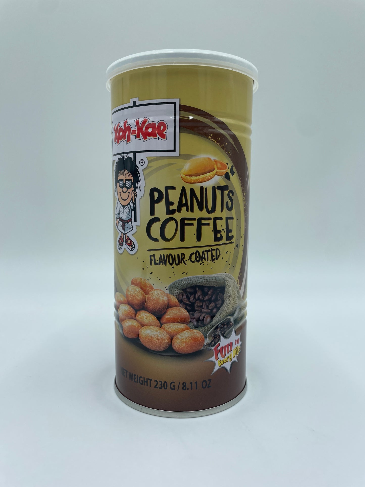 KOH-KAE peanut snacks med kaffe smag, belagt med chokolade, i en gennemsigtig pose, klar til spisning.