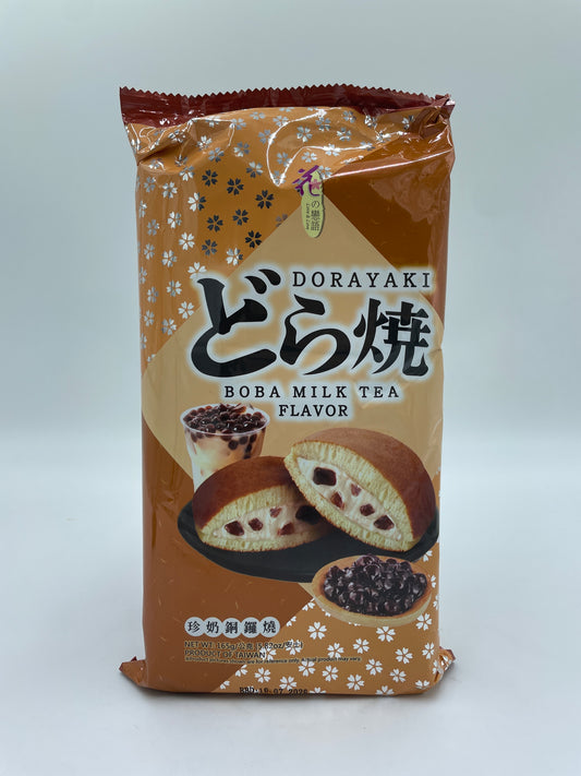 DORAYAKI snack med kage smag af boba milk tea, viser en sød, gylden kage med boba-perler og cremet fyld.