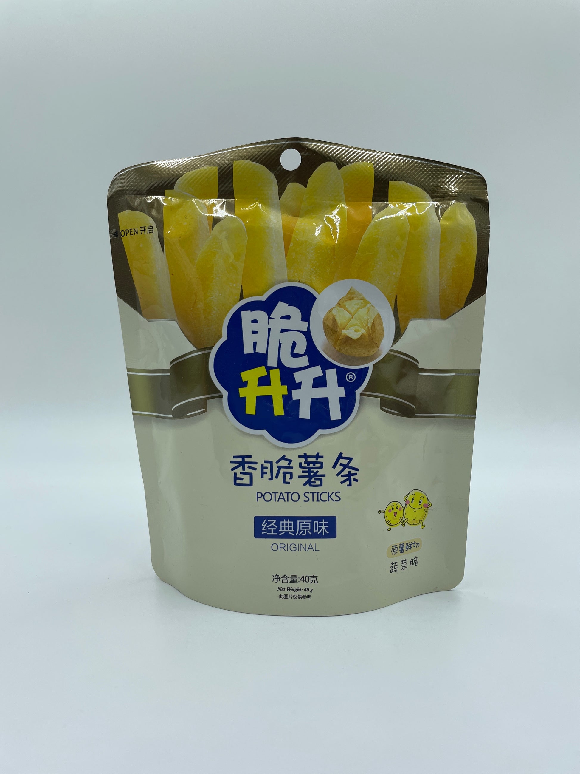 Kogte pommesstave fra Thai Supermarked, sprøde snack med gylden farve og saltet overflade, klar til spisning