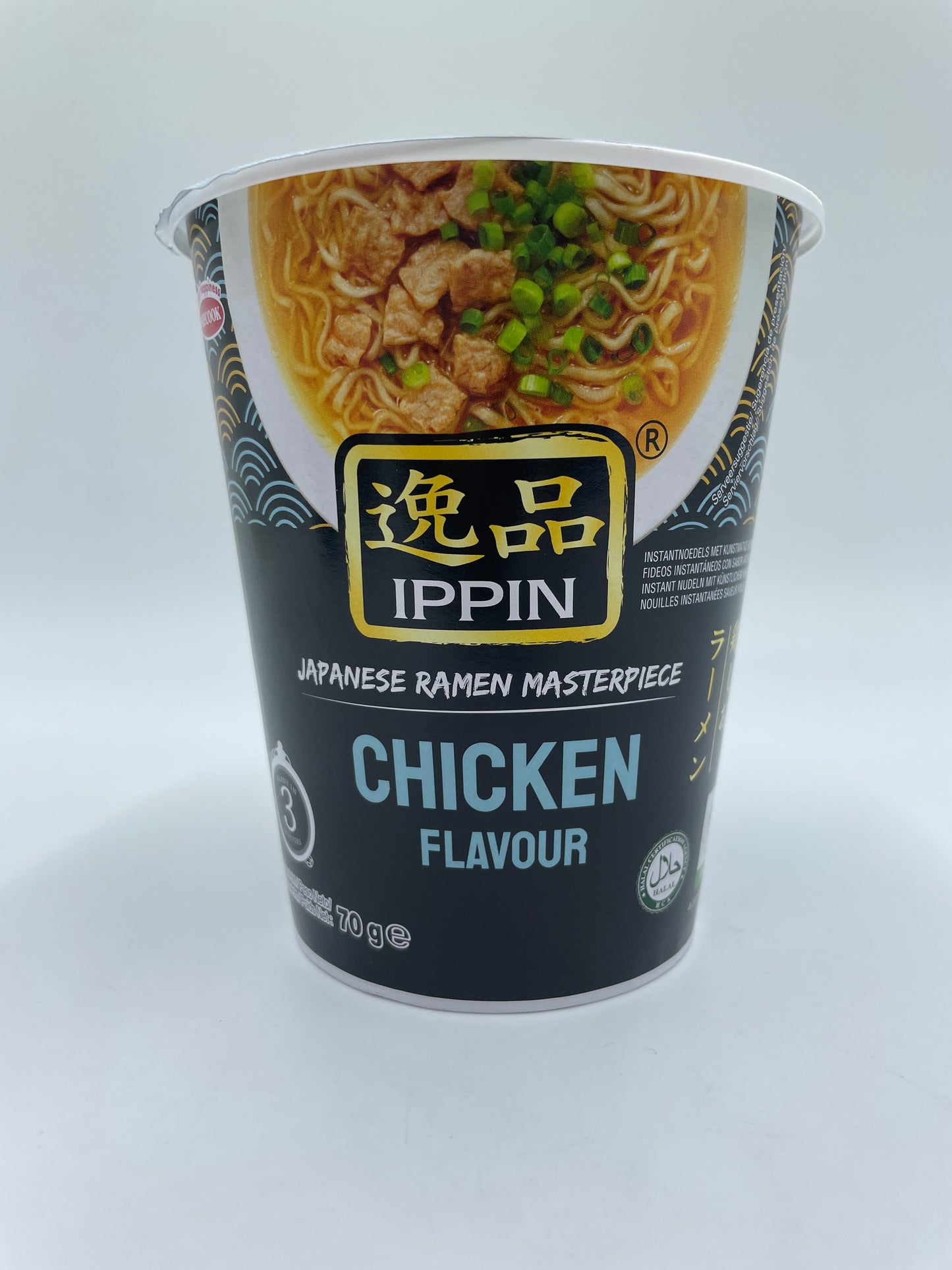 Instant Cup Noodles kyllingesmag fra IPPIN, varmende nudler og ris i en praktisk papkrukke med krydret aroma.
