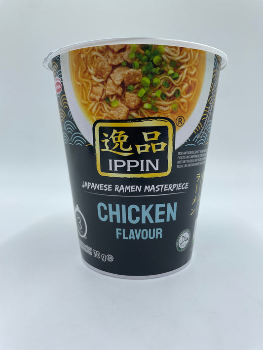Instant Cup Noodles kyllingesmag fra IPPIN, varmende nudler og ris i en praktisk papkrukke med krydret aroma.