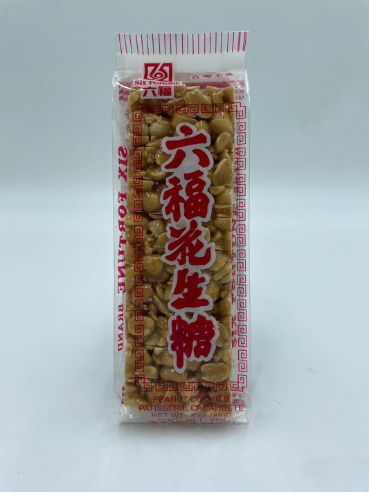SIX FORTUNE peanut cookies snacks, nærbillede af sprøde peanutkager på en tallerken