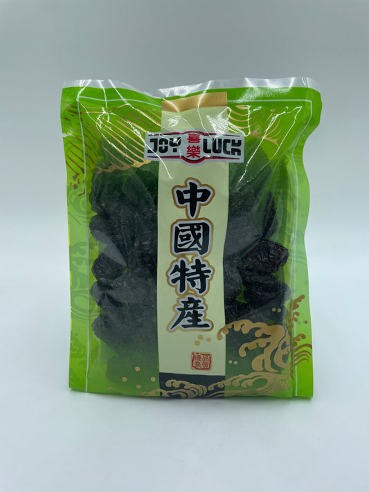 Tørrede sorte dadler fra JOY LUCK som snacks, vises i billedet uden emballage.