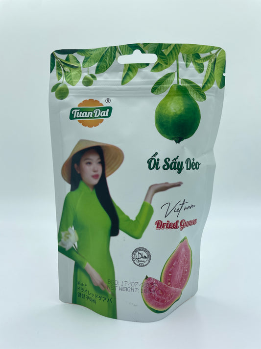 Tørret guava snack fra TUAN DAT, nærbillede af saftige, skivede guavastykker klar til at spise.