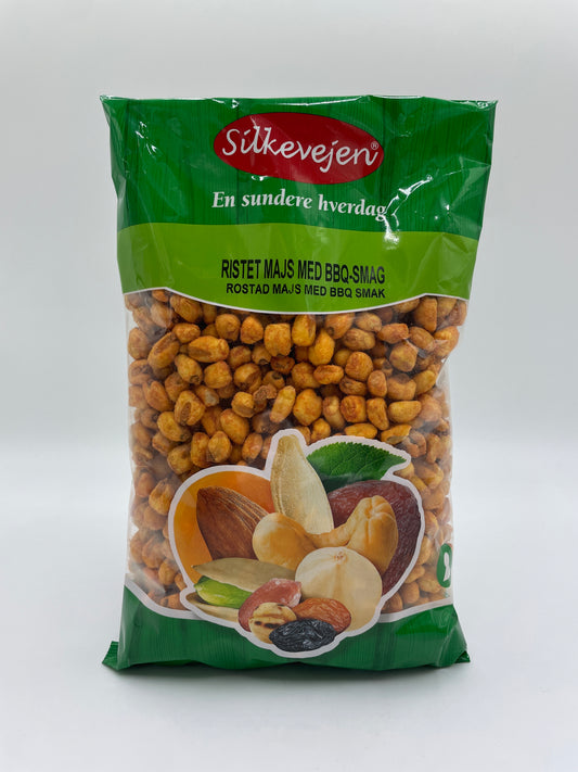 Ristet majs med BBQ-smag fra SILKEVEJEN, sprød snack med krydret og smoky smag, viser en skål med ristet majs.