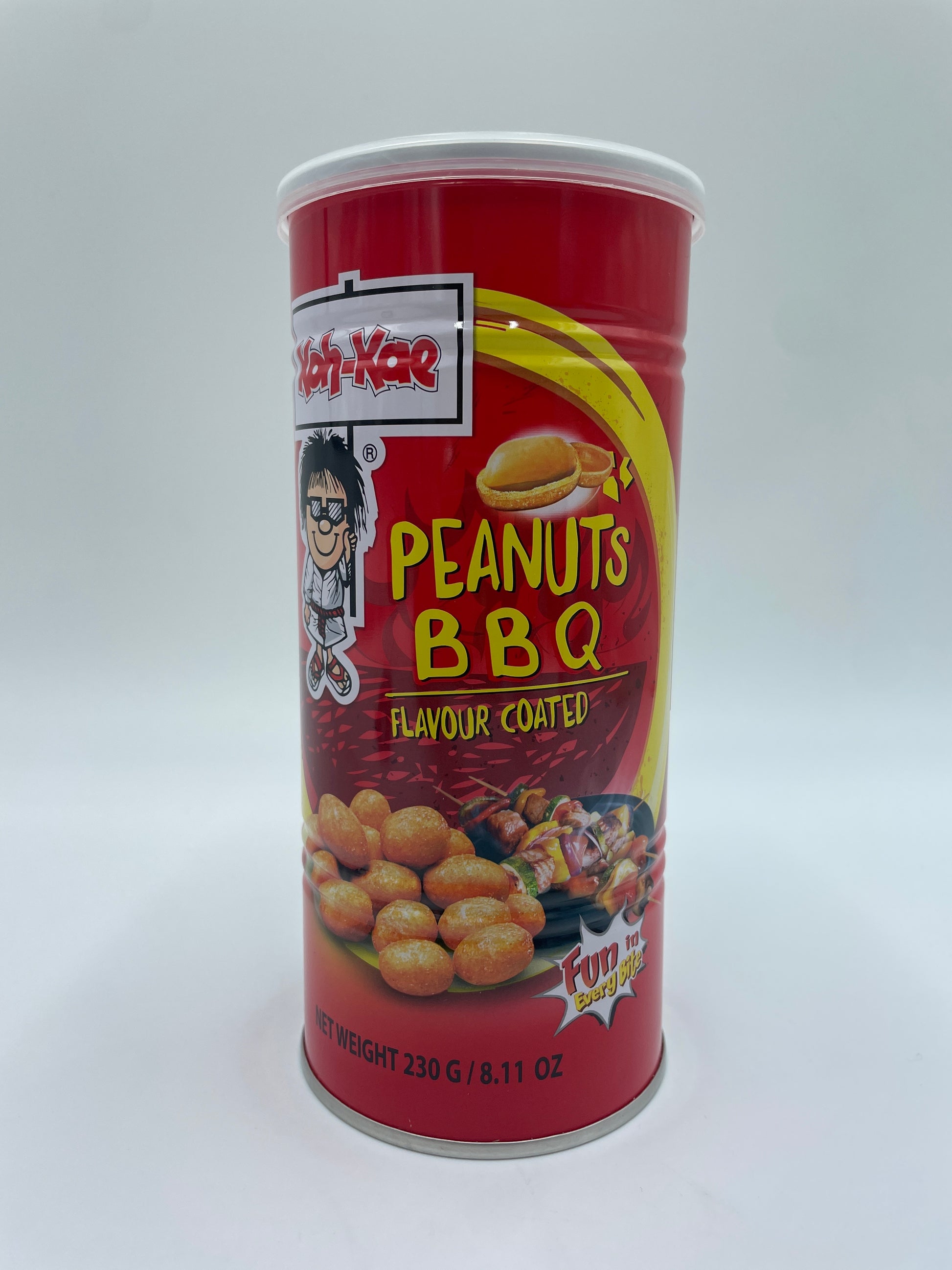 KOH-KAE BBQ smagede peanuts snacks, coated med krydret BBQ smag, vises i en nærbillede.