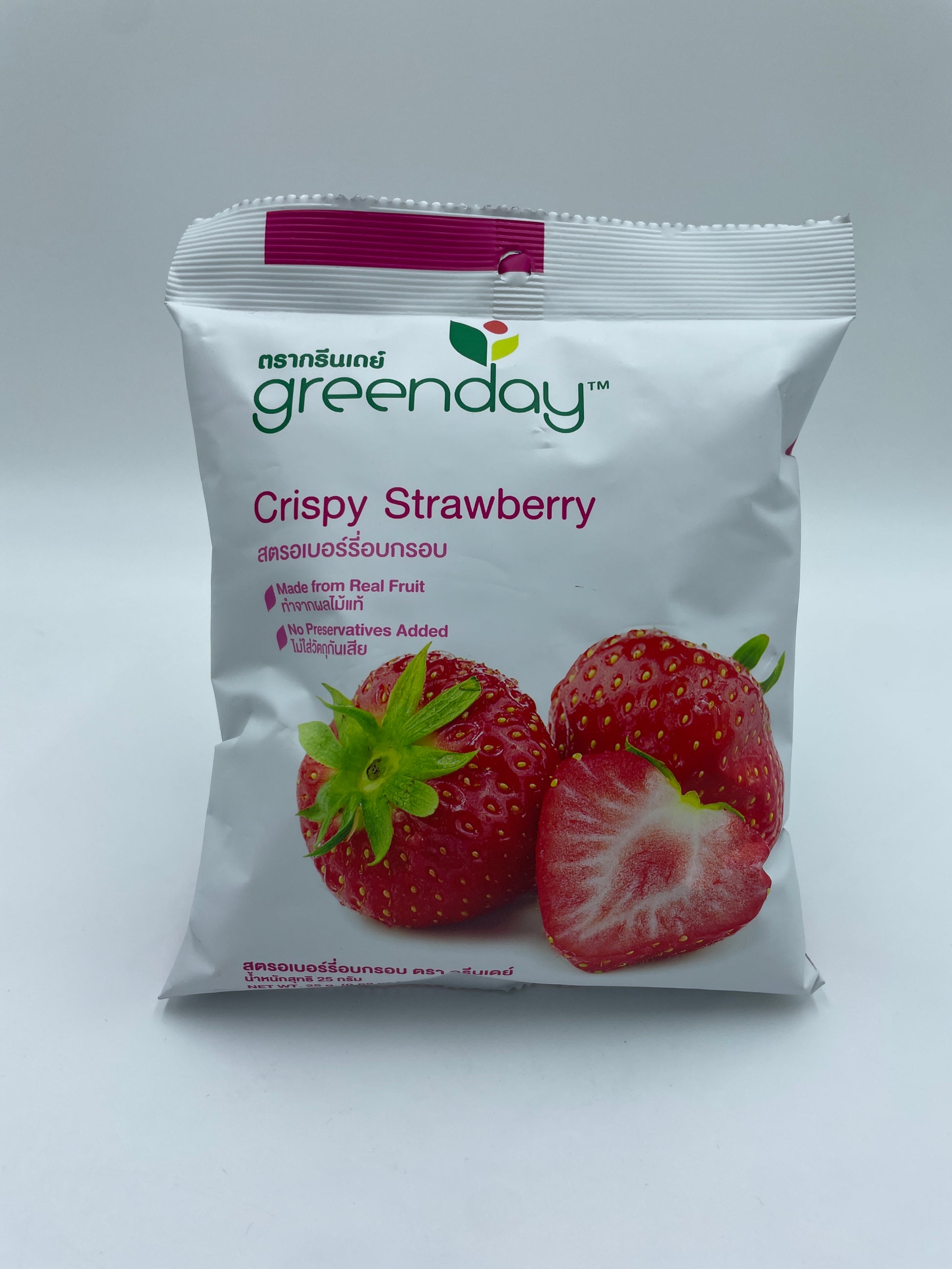 Knasende jordbærchips fra GREENDAY som snack, med sprød tekstur og frugtig smag, vist i billedet.