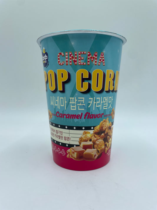 Karamelsmagede popcorn snacks fra DARDA, gyldne og sprøde med karamelsmag, perfekt til biografoplevelsen