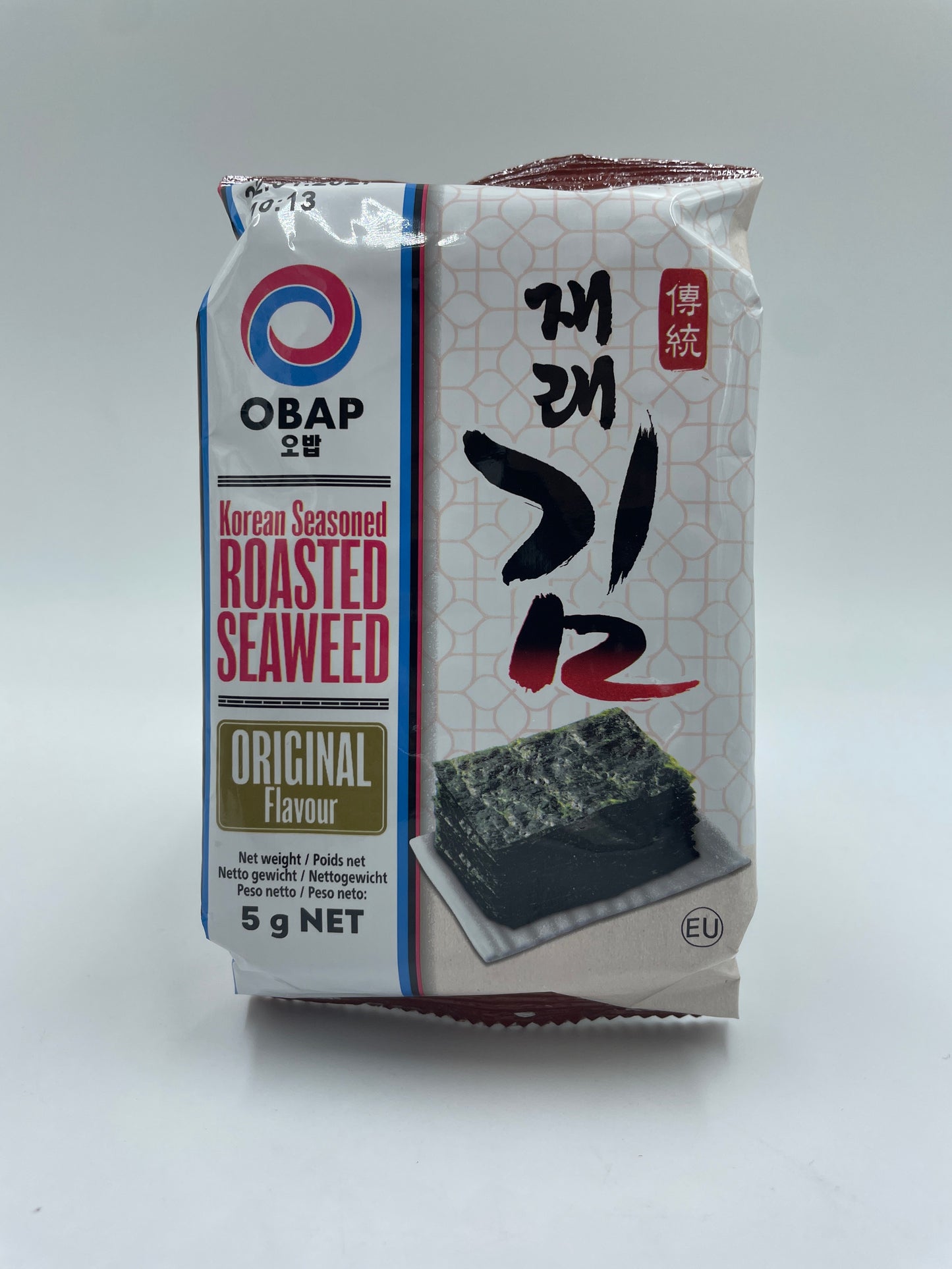 Korean OBAP snacks med krydret, ristet tang med original smag, vist i en åben pakke.
