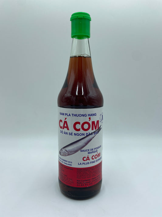 Danish: Fiskesauce fra NAM PLA THUONG HANG i en klar flaske, klar til madlavning og smagsforstærkning.