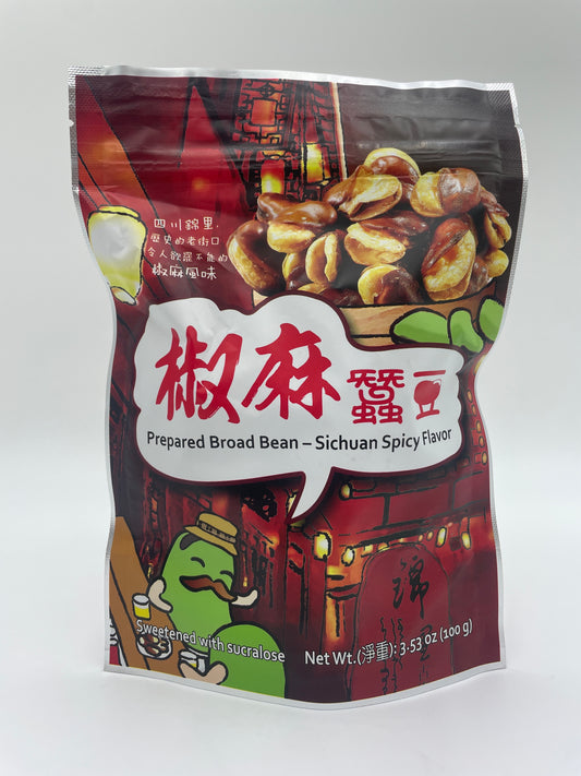 Sichuan krydrede bredbønnern snack fra SIX FORTUNE, krydret og sprød med intens smag, klar til at nyde.