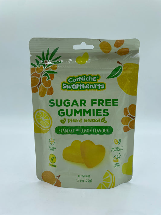 Sukkerfri gummier med havtorn og citron smag fra CORNICHE, snack med frugtige, farverige gelékugler på en hvid baggrund.