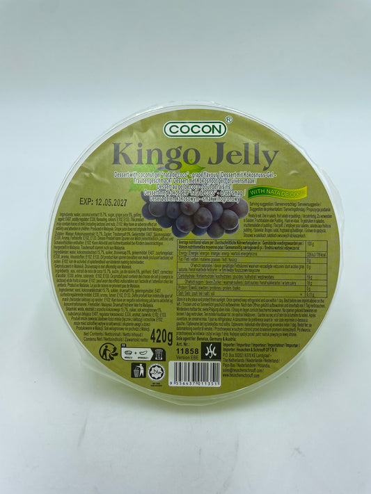 En skål med kokosgelé og drue-smagede nata de coco snacks fra COCON, dækket af kokosnød og frugt.
