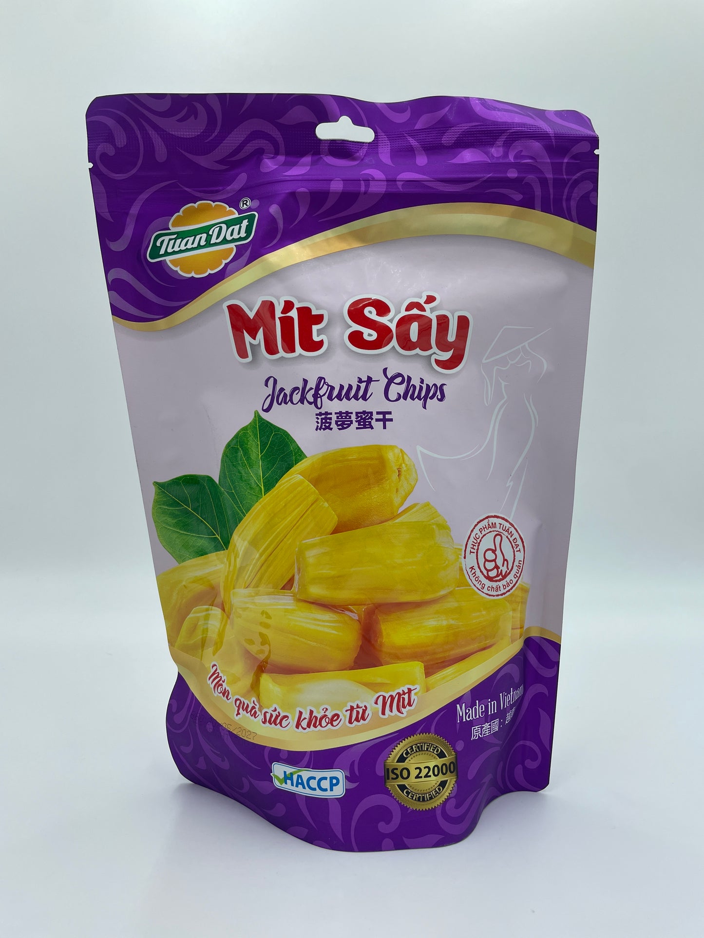 Bagt jackfruit chips fra TUAN DAT, sprøde snacks med gylden farve og tekstur, klar til at spise.